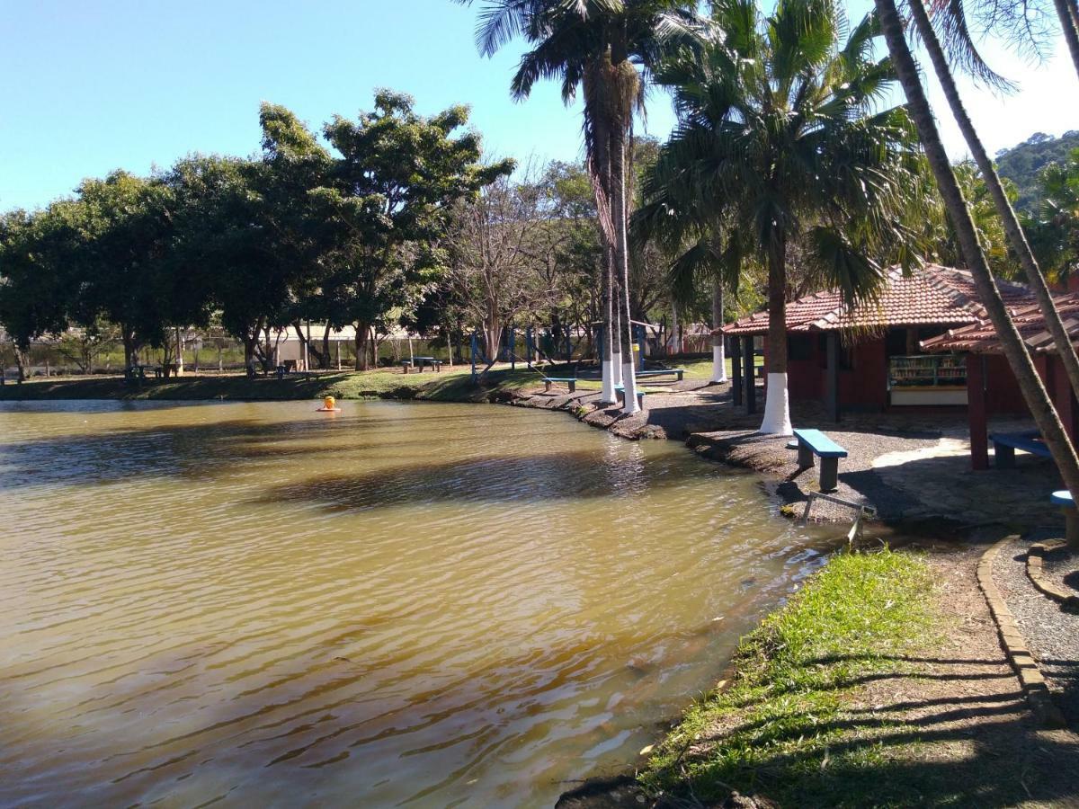 Pousada E Pesqueiro Trem Do Peixe Monte Alegre do Sul Bagian luar foto